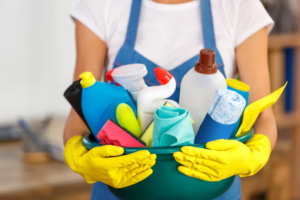 Como Montar um Kit Básico de Limpeza para Casa Nova